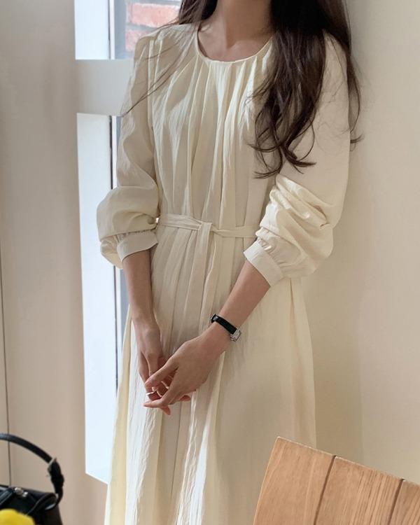 퓨어다 베즌 핀턱 스트랩 롱 원피스