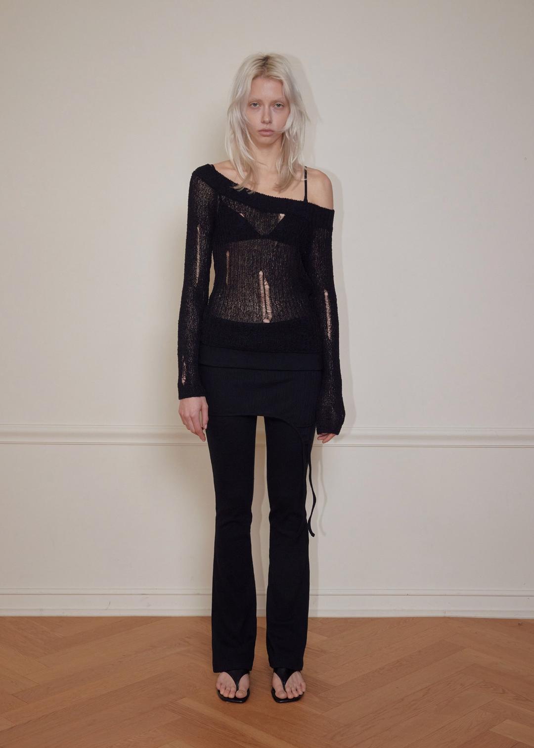 GRUNGE ONE-SHOULDER KNIT, BLACK