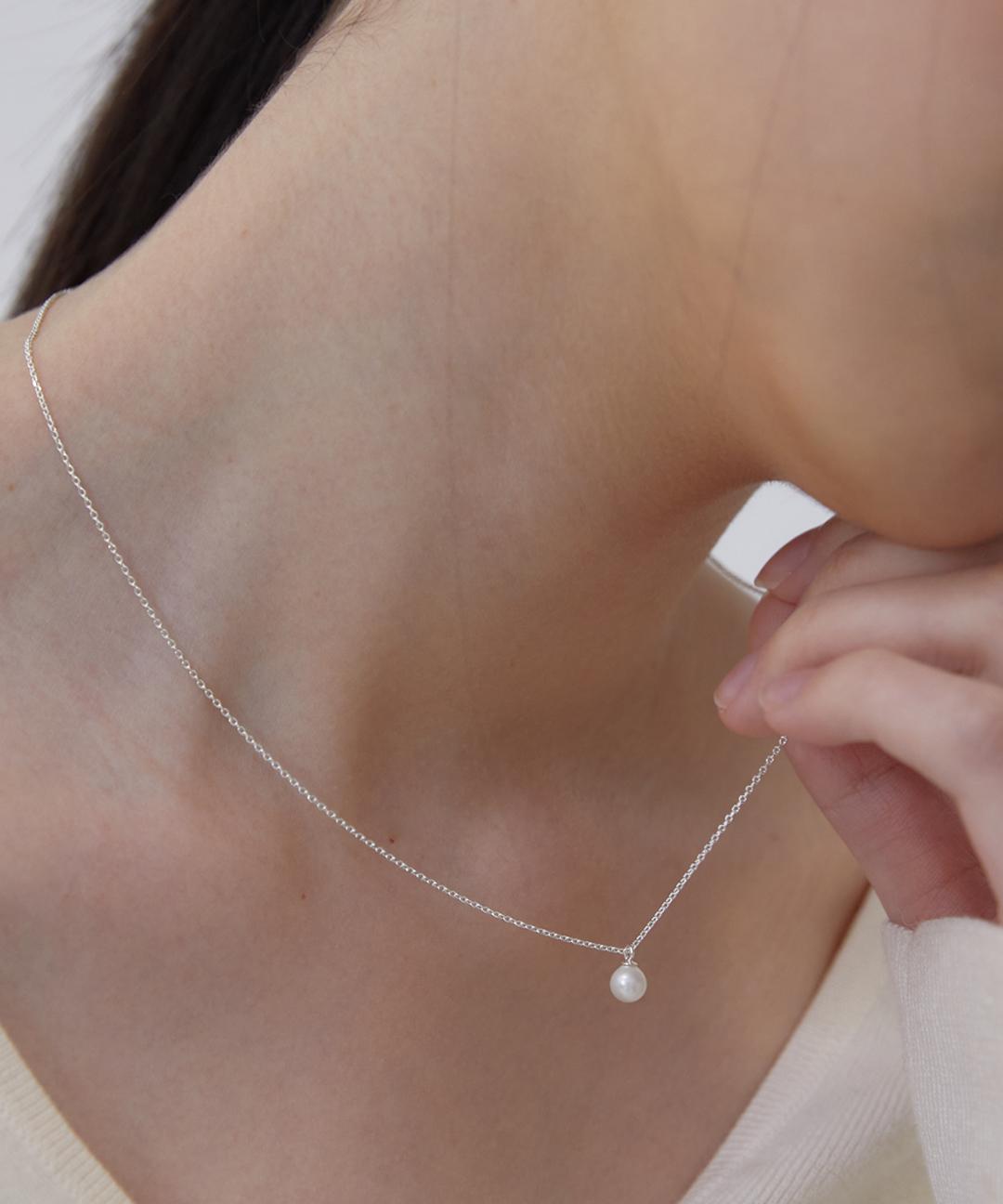 바이위켄드 Minimal pearl necklace