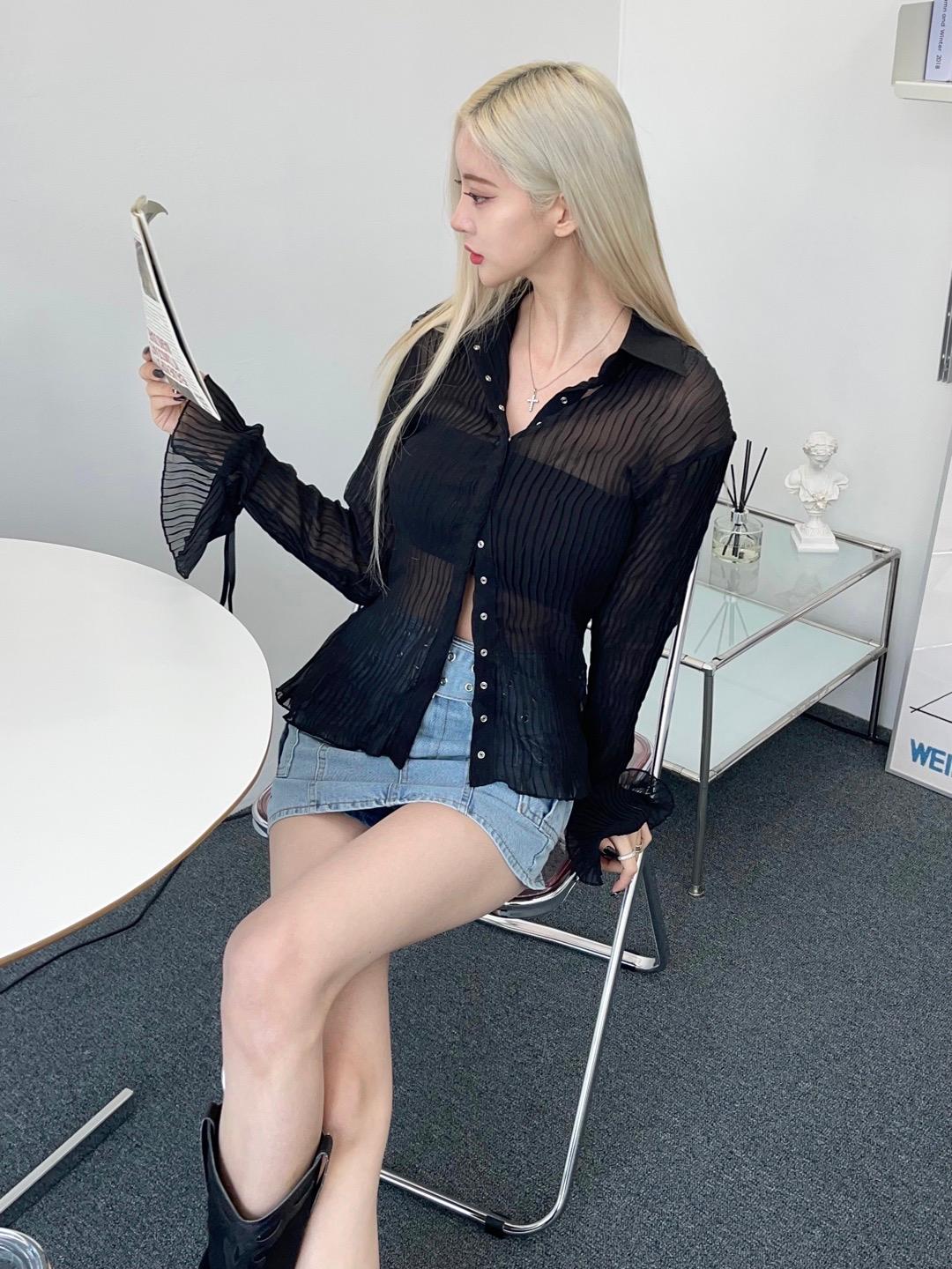 351. See through Pleats shirts (bk, wh)