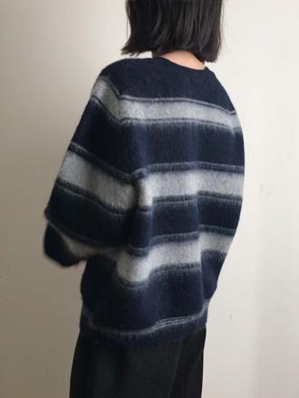 로버 브이넥 니트