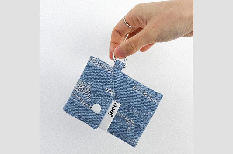 [스튜디오 조에] grunge denim mini wallet - sky blue