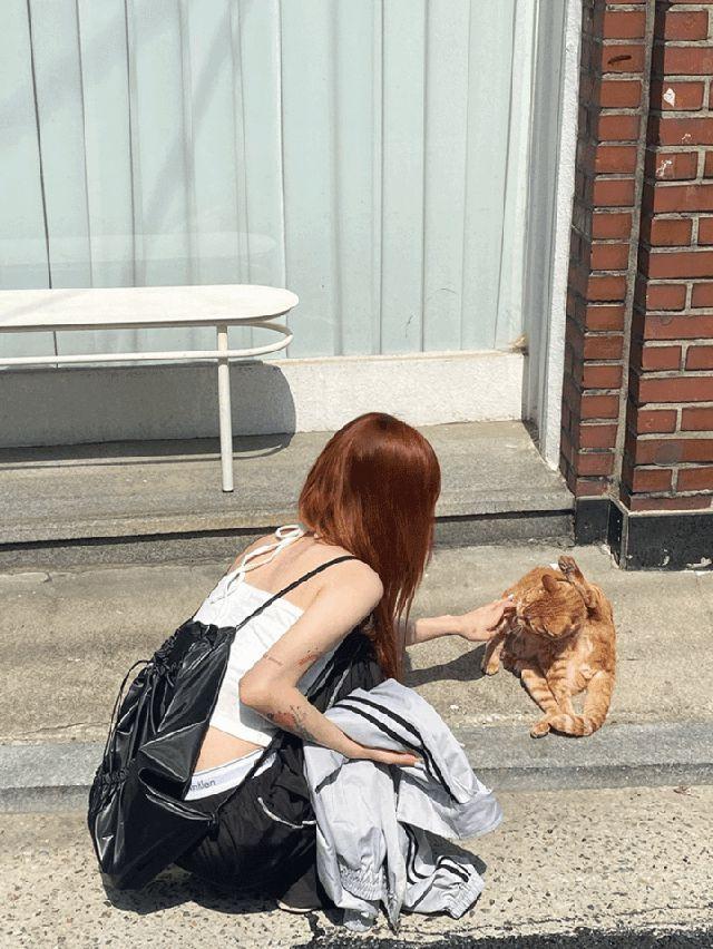 [흠뻑쇼] 시니브 크롭 홀터넥나시 - tee_느루마켓