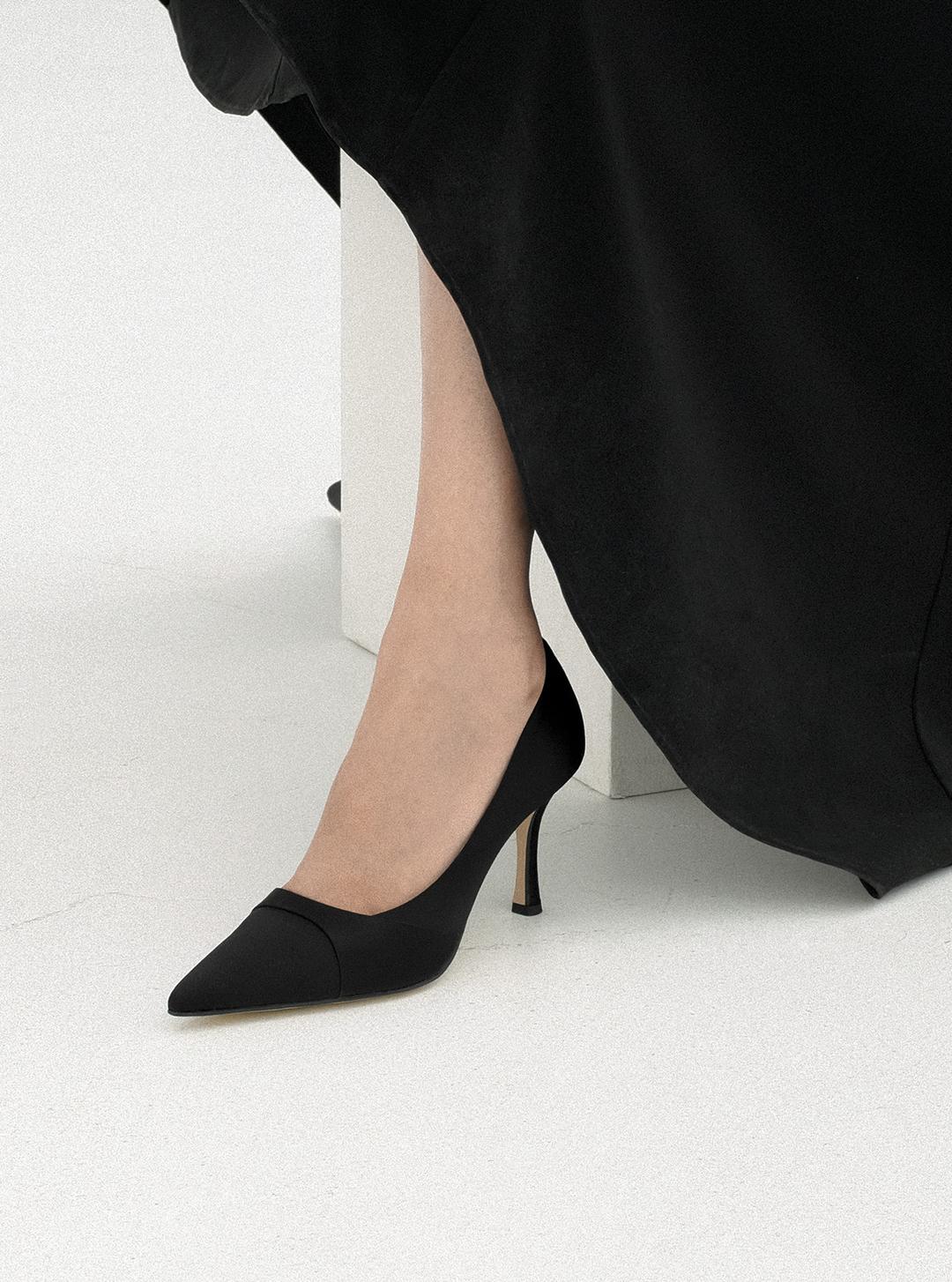 C.Line Pumps / Black
