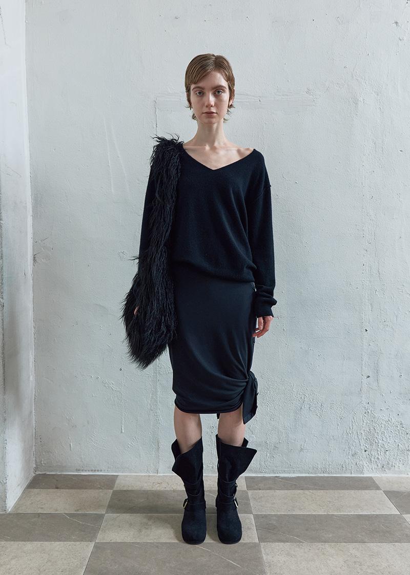 ASYMMETRIC JERSEY BUTTON SKIRT IN BLACK