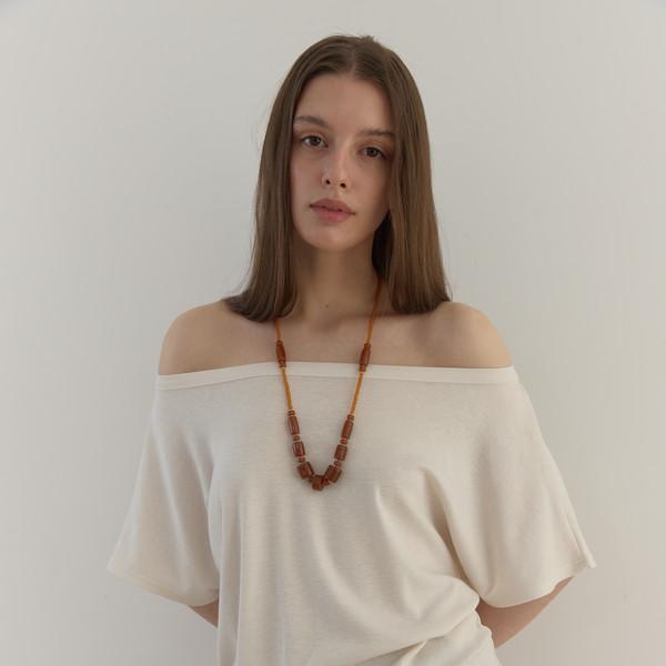 BUTTON OFF-SHOULDER T (BEIGE)(5월 8일 예약배송)