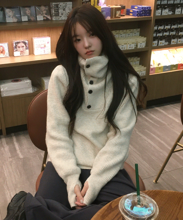 모어댄슈가 [✨여리핏/핸드워머] 컴포 터틀넥 핸드워머 버튼 폴라 니트