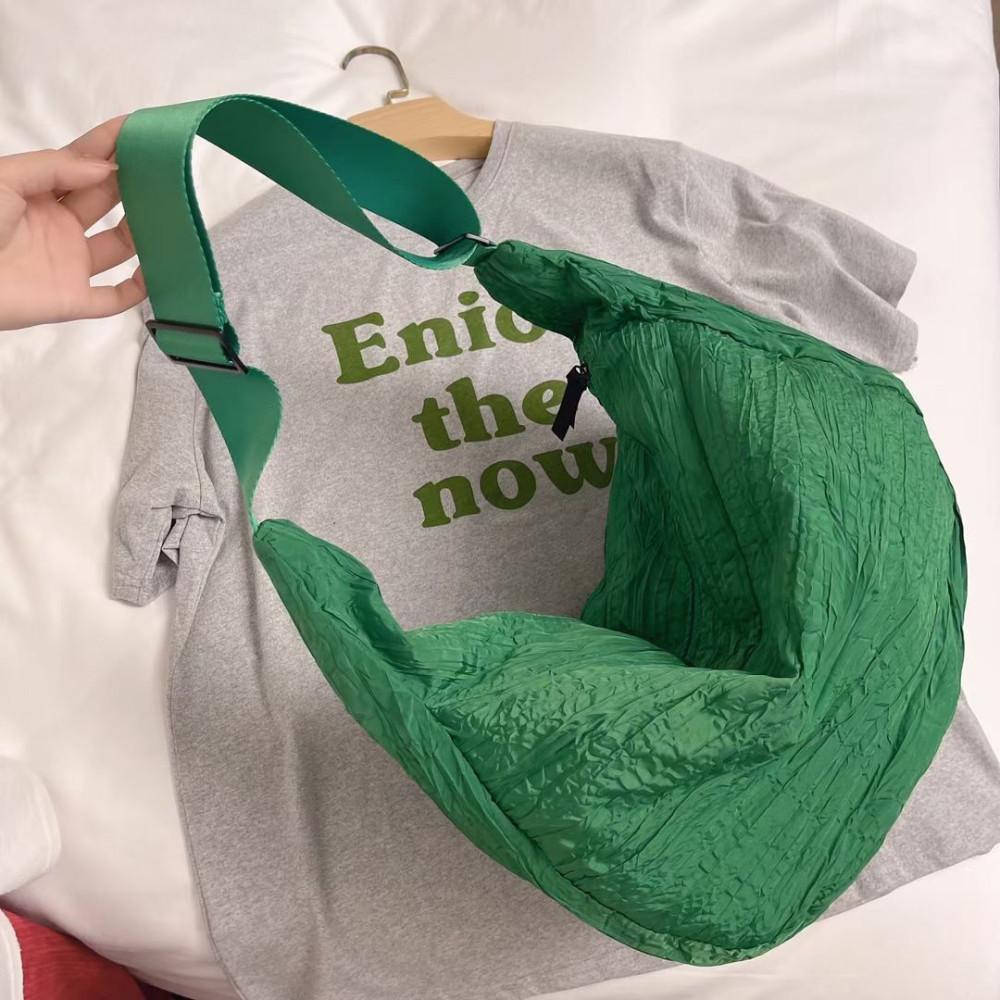 [100% 환불보장] [민티즈콜렉션] 플리츠 셔링 스모크드 반달 크로스 바디백 코스스타일