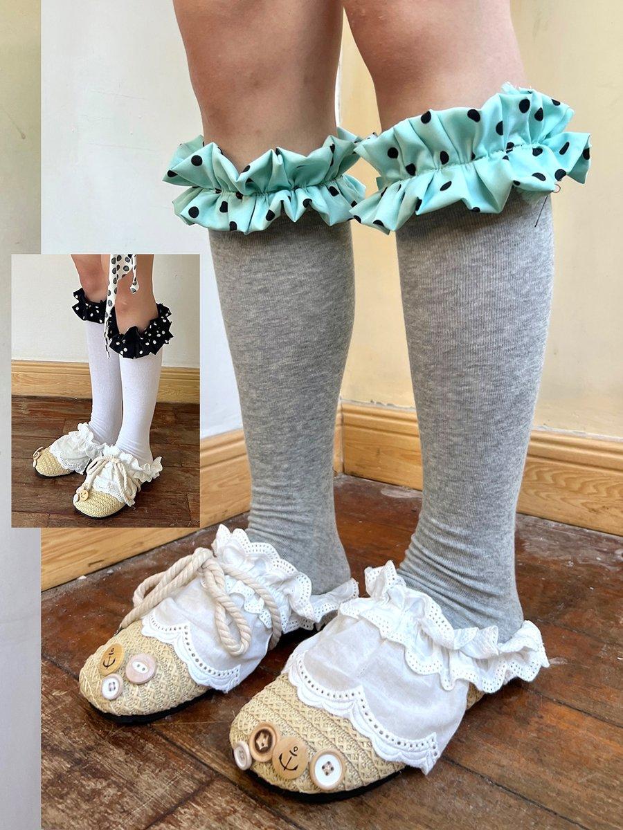 Handmade lace two-toe socks