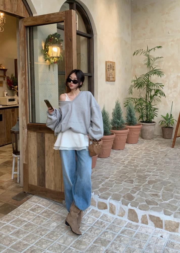 [바이베이지] 마빈 기모 오버핏 아방 딥브이 맨투맨