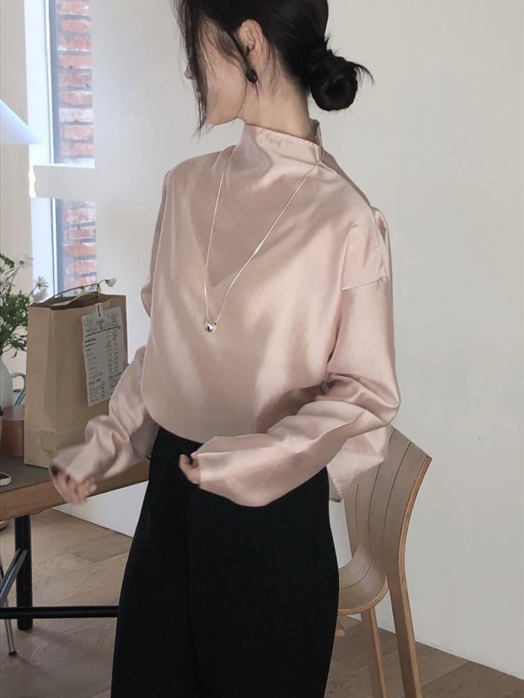 LE BUTTER 르버터 25SS 말론 하이넥 블라우스 