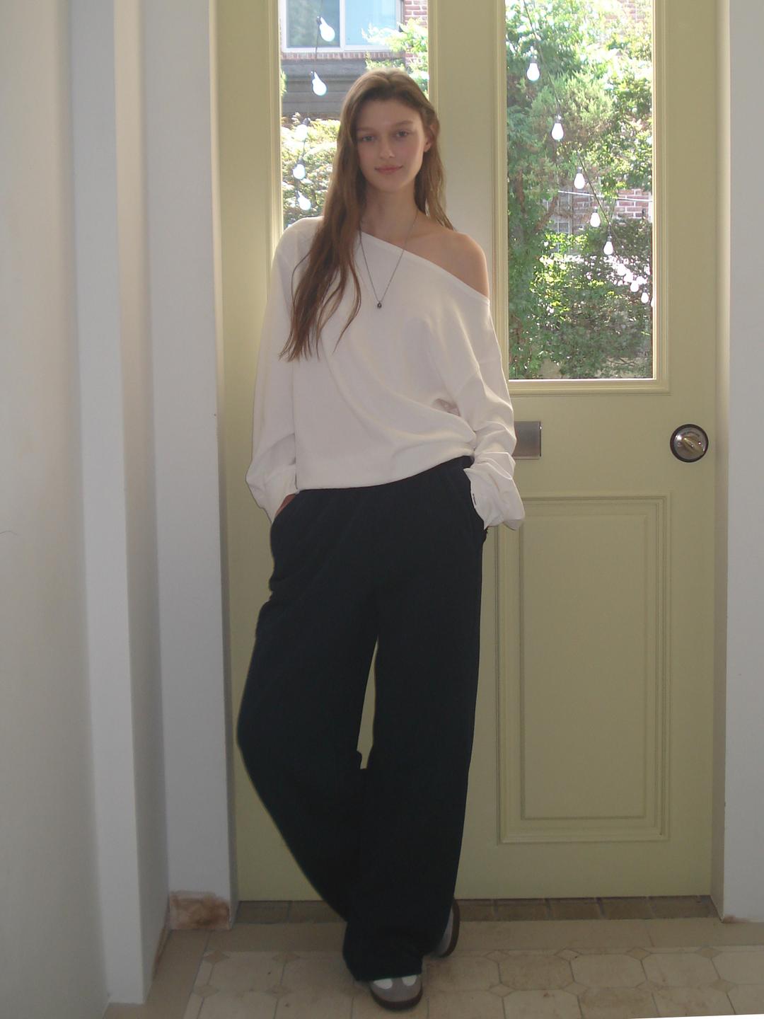 off - shoulder sweat top (white)