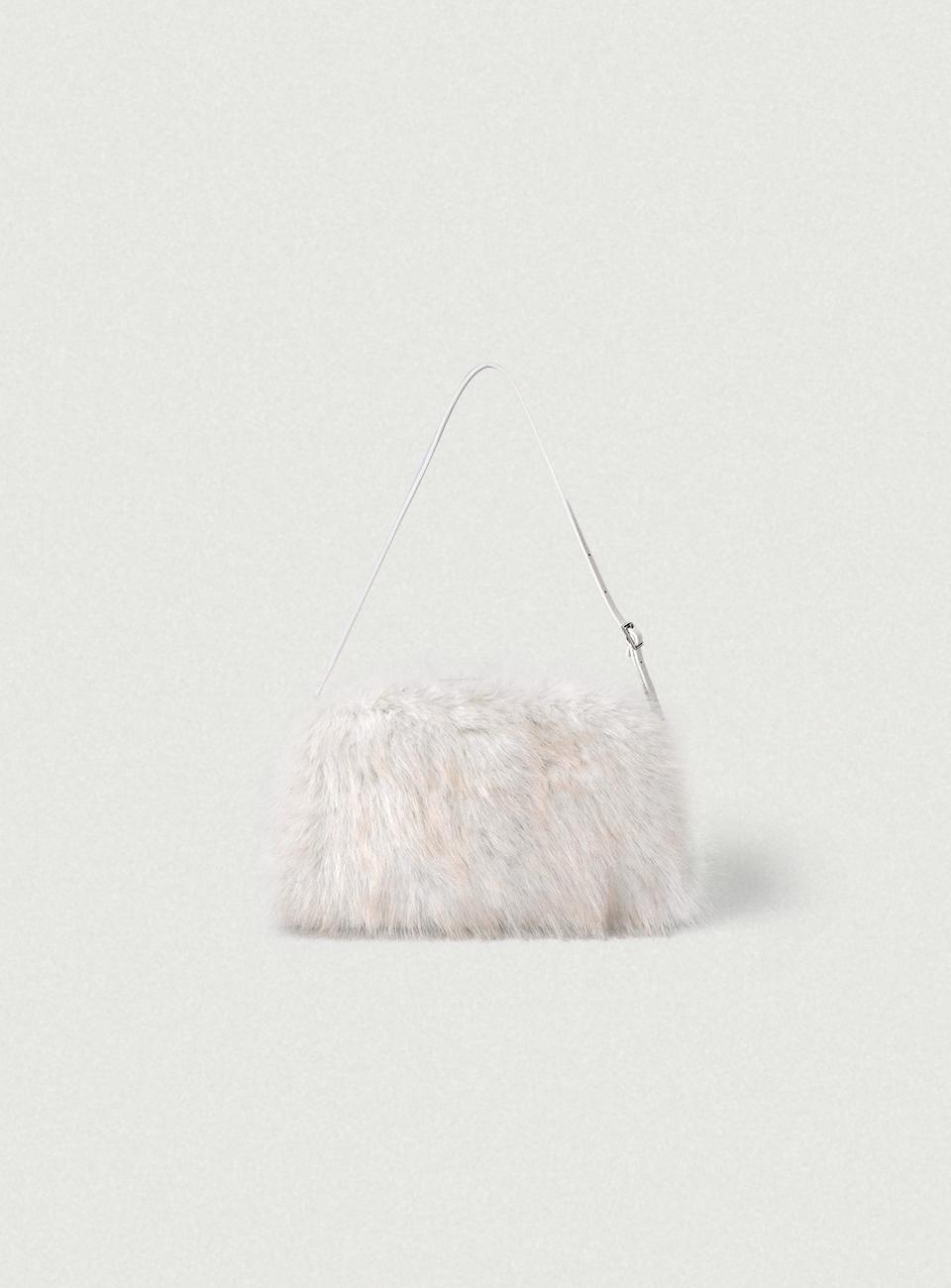 [12/13 14:00 Release] Ivory Fur Clutch Bag