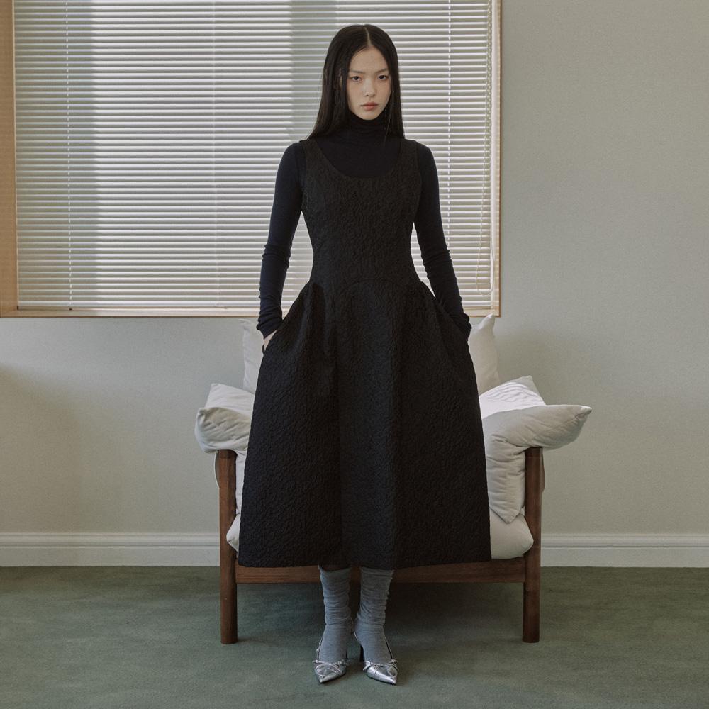 BACK BANDING JACQUARD DRESS / BLACK