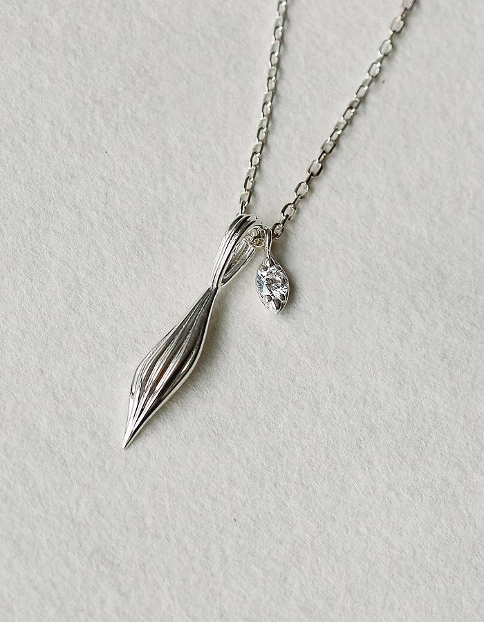 Leaf dew necklace [Diamond] (2color)