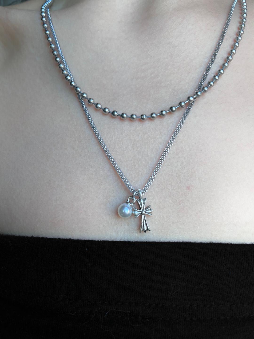Cross pearl necklace