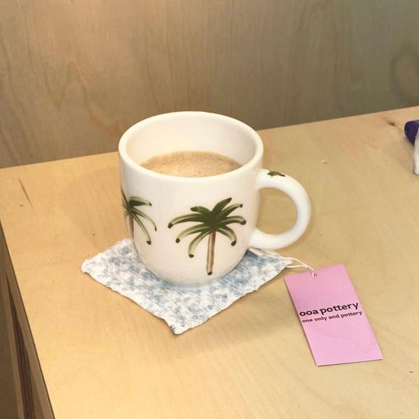 palm tree round mug