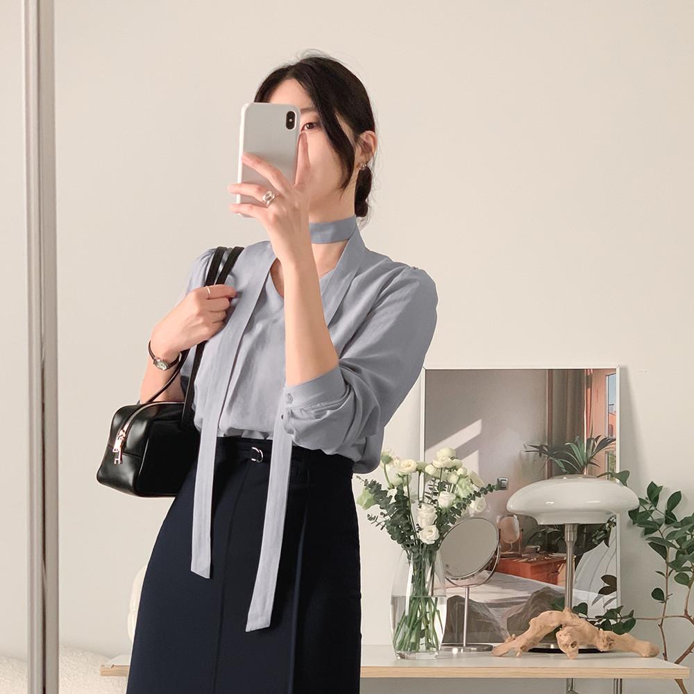 루체른 하객룩 브이넥 타이 블라우스 (블루그레이)