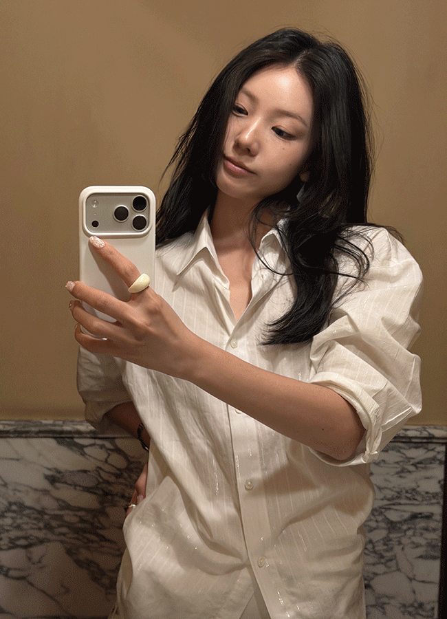 유이니 [모델소장/단독] Encey silver stripe shirt (1color)