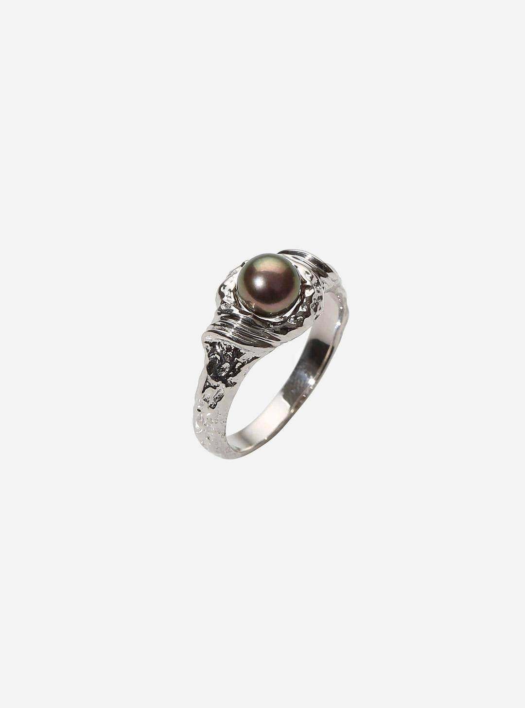 Flow  Pearl Ring