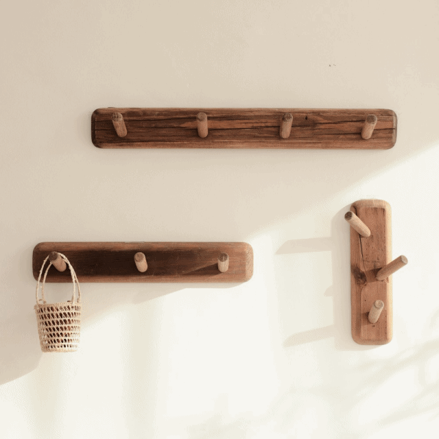 뷔나스트로 까르네라 원목 벽걸이행거 우드 벽옷걸이
