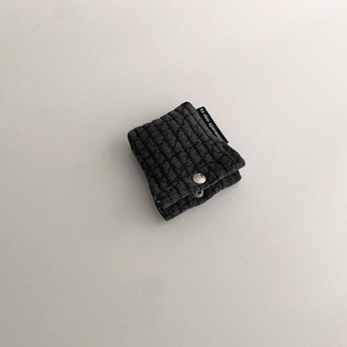 퀼팅 차콜 에어팟 케이스 (Quilting charcoal airpods case)