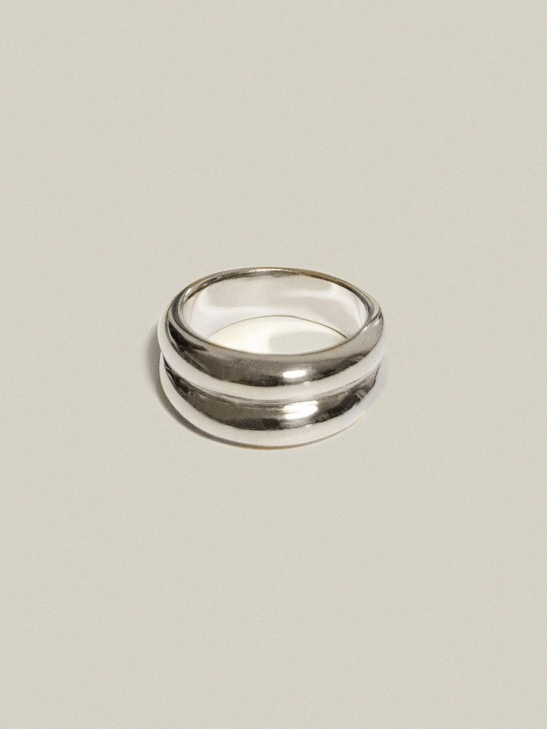 Double bold ring