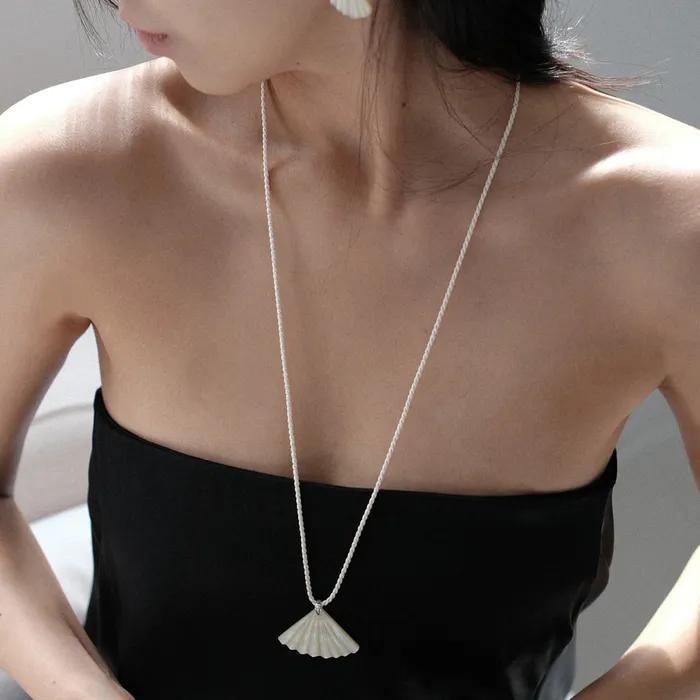 Kasa Necklace - mother of pearl