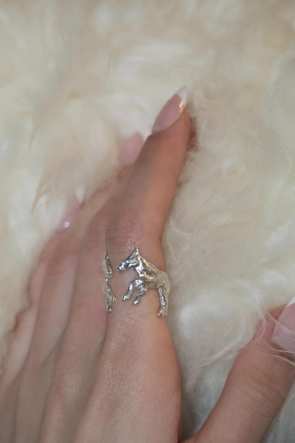 TINY LUCKY HORSE RING
