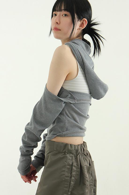 shoulder slit backless hood cropped tee