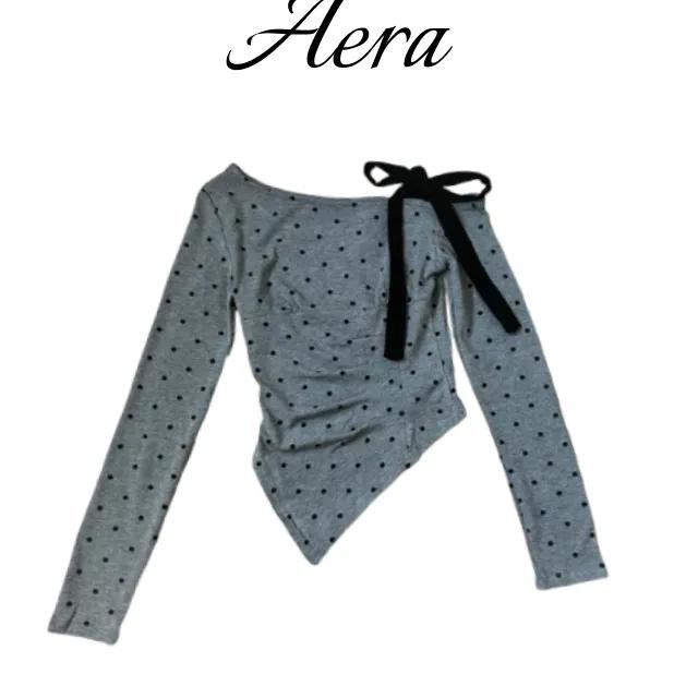 Dot off-shoulder lettering T-shirt