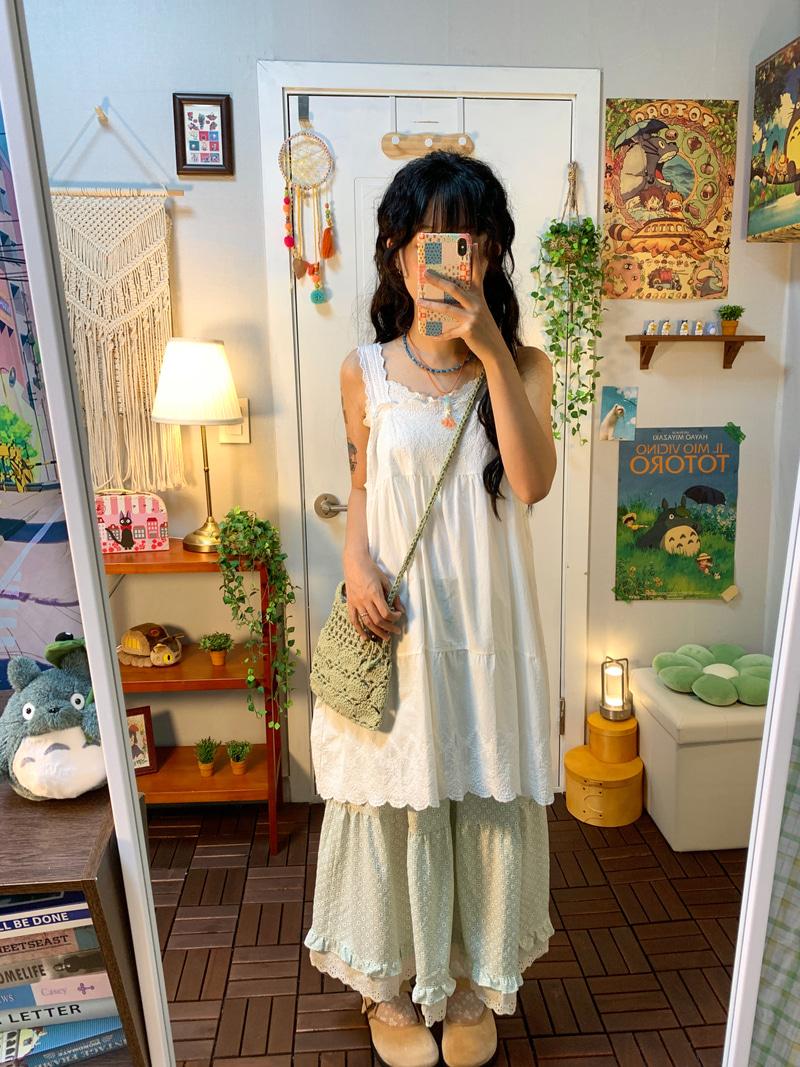 Honey square lace sleeveless ( white )