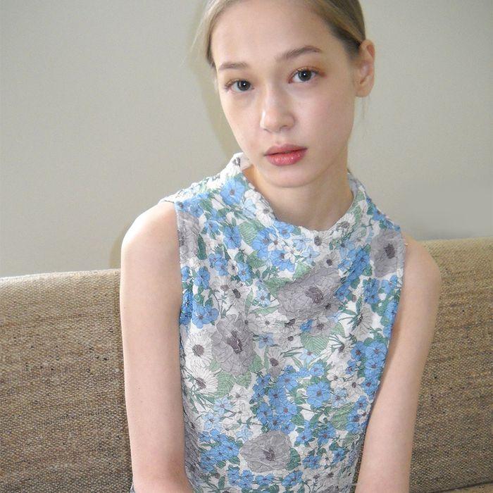 FLORAL SLEEVELESS TOP AQUA