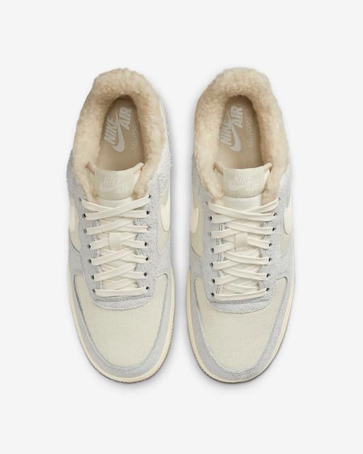 나이키 우먼즈 에어포스 1 LV8 포톤더스트 양털