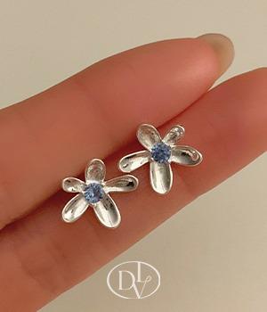 듀엘브 925실버 라블루 플라워 큐빅 귀걸이