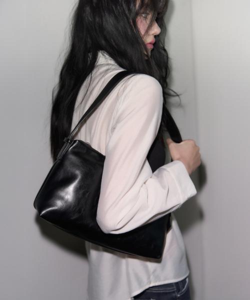 로엔 숄더백 [BLACK]