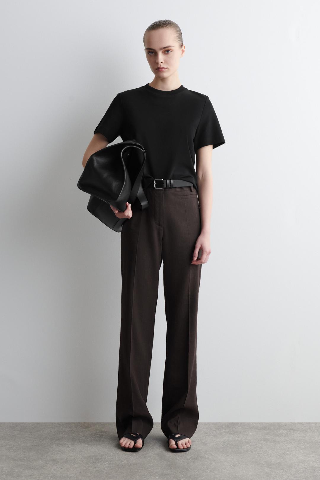 SANDALES À PETIT TALON ET BRIDES CROISÉES - NOIR | COS