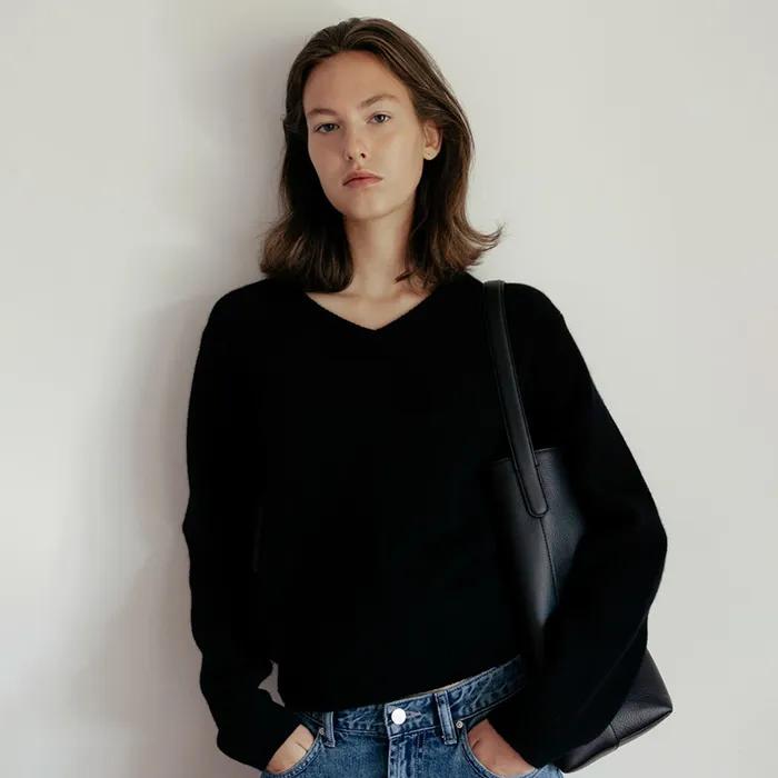 Rodin V neck Knit (Black)