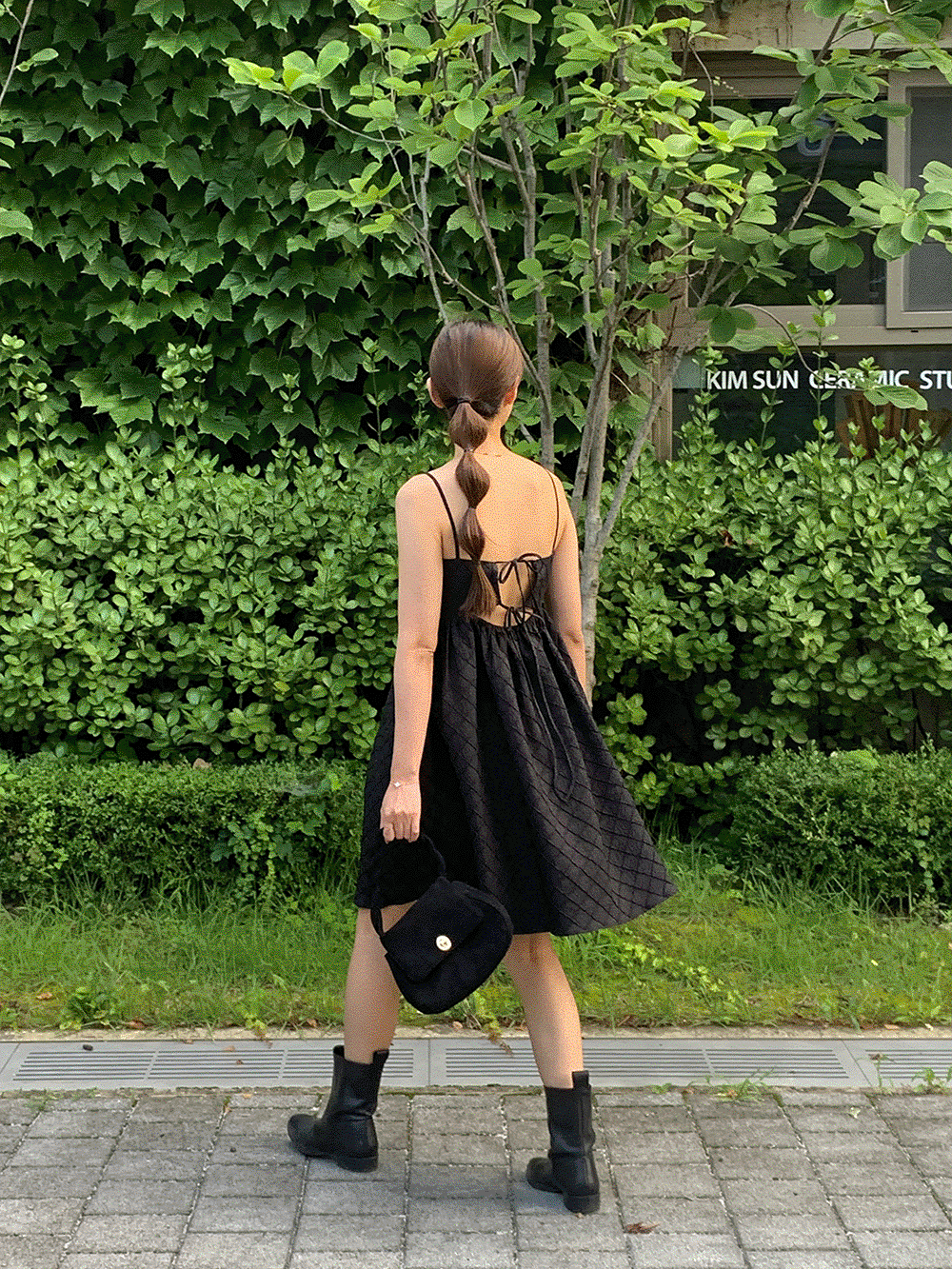 언유즈데이 백오픈 리본 끈나시 미니 원피스 (2color)