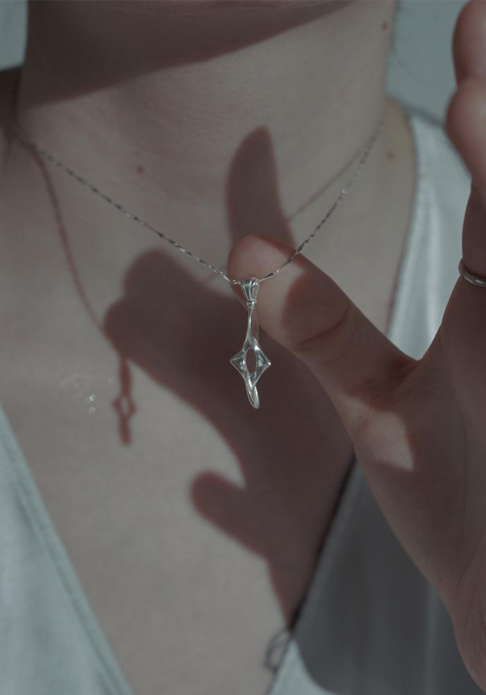 밤의 윤슬 3 Necklace