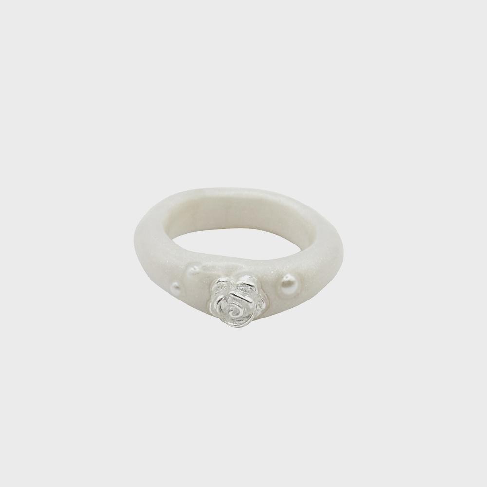 rose solitaire ring-white