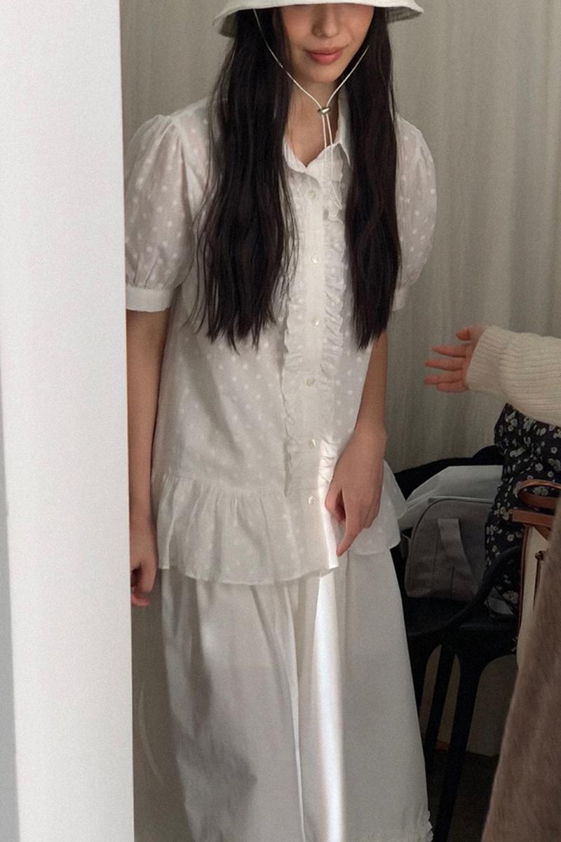 [3월17일 이전출고]Ruffle Short Sleeve Blouses (flower embroidery)