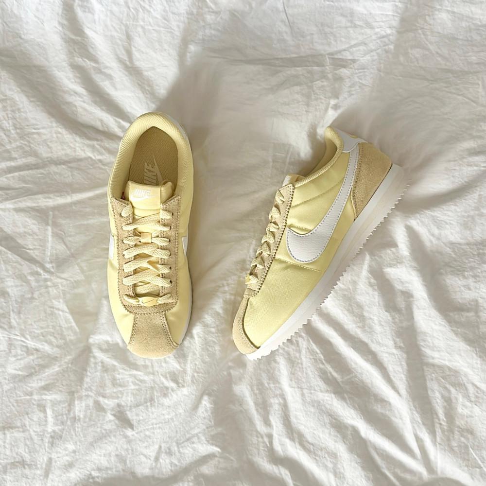 나이키 코르테즈 라이트 옐로우