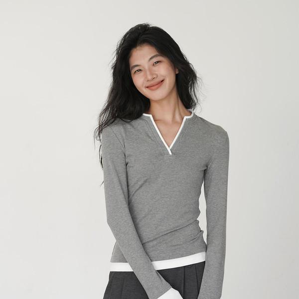 Layered V-line T-shirt