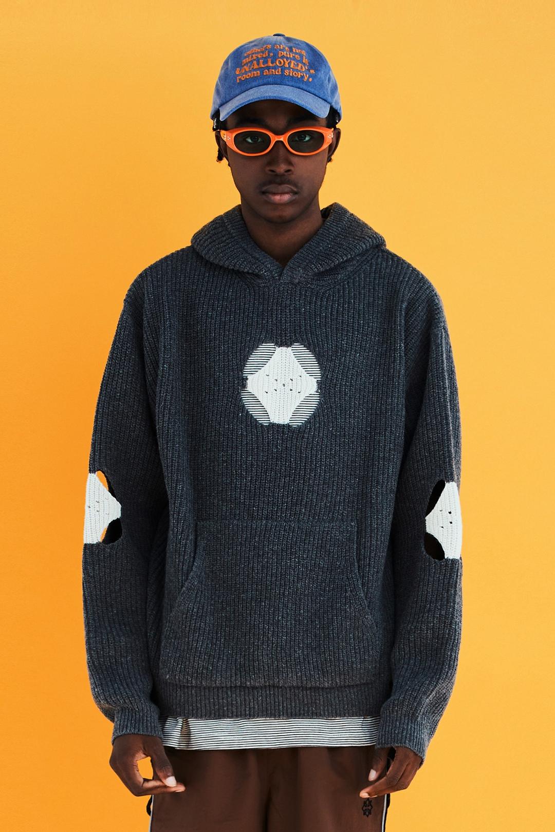 HOLE ARGYLE KNIT HOODIE / CHARCOAL