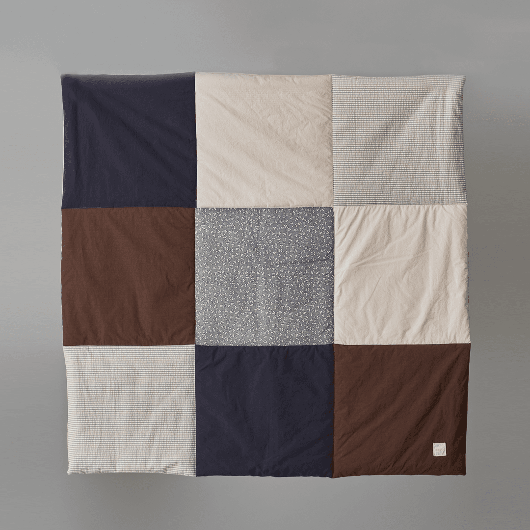 Floral Quilt Blanket (Navy)