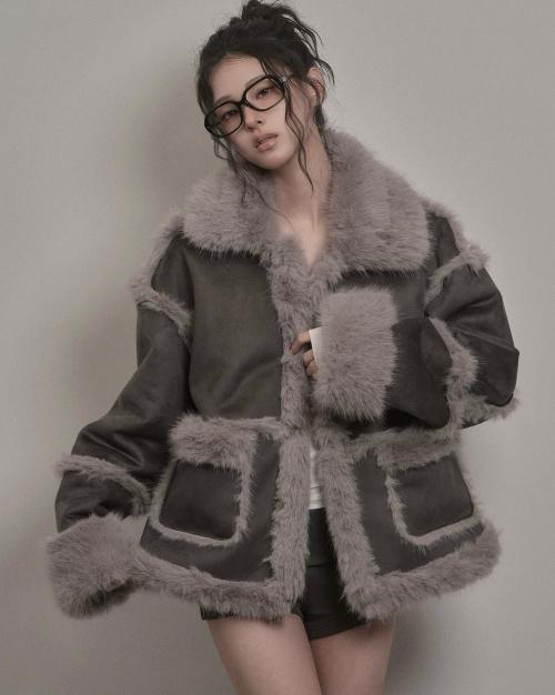 Shearing Fur Mustang (charcoal)