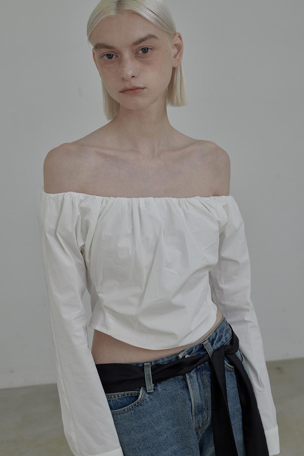 Off-shoulder blouse-White