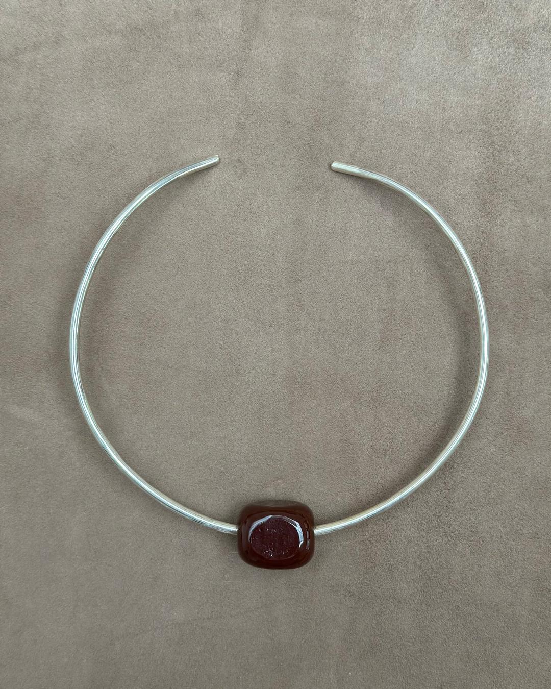 SILVER CHOKER WITH BROWN CUBE NECKLACE