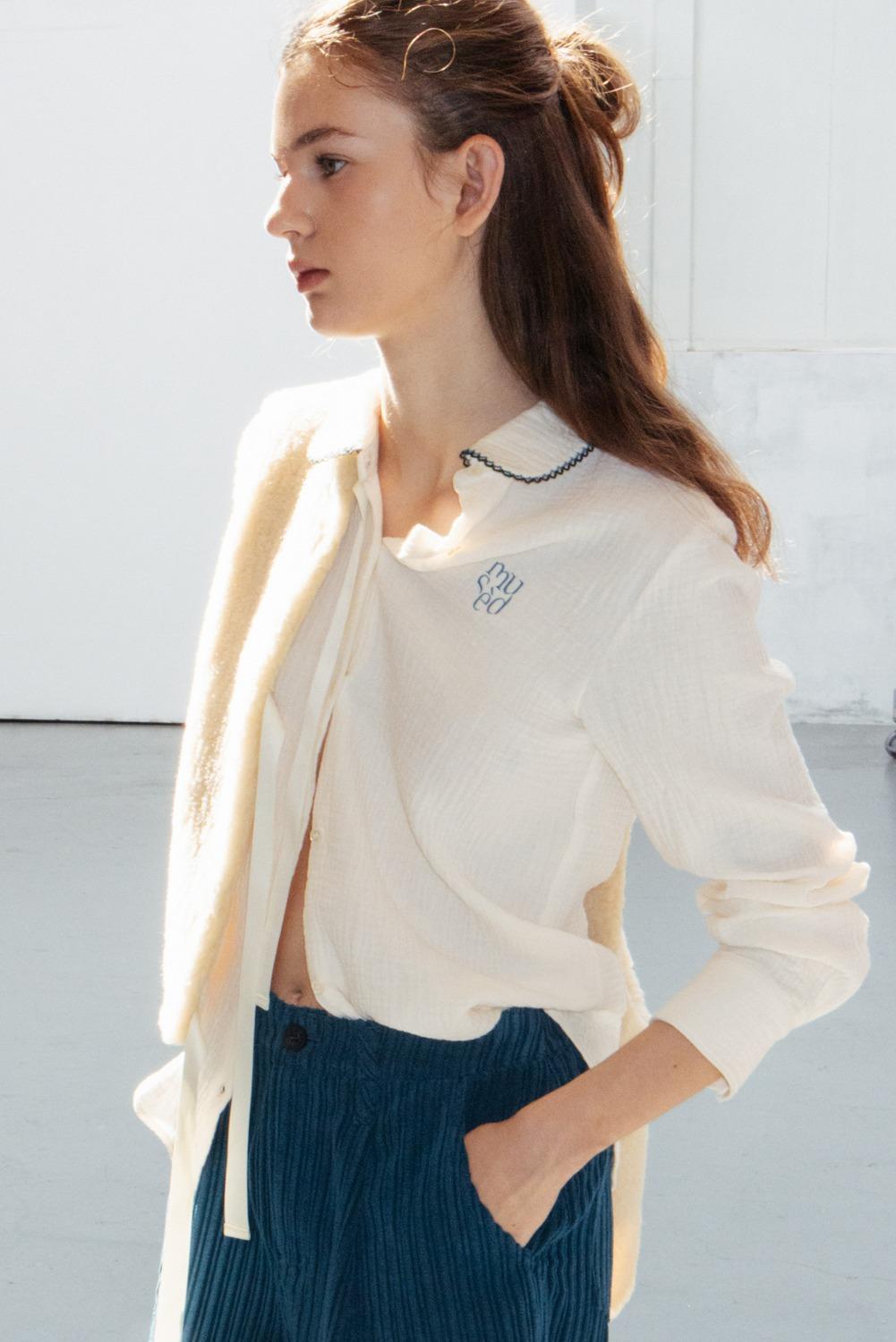 Mused Detailed Logo Shirt - Natural